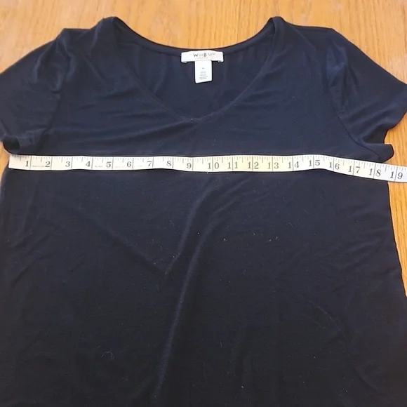 White House Black Market Classic Black Tee - Picture 5 of 9